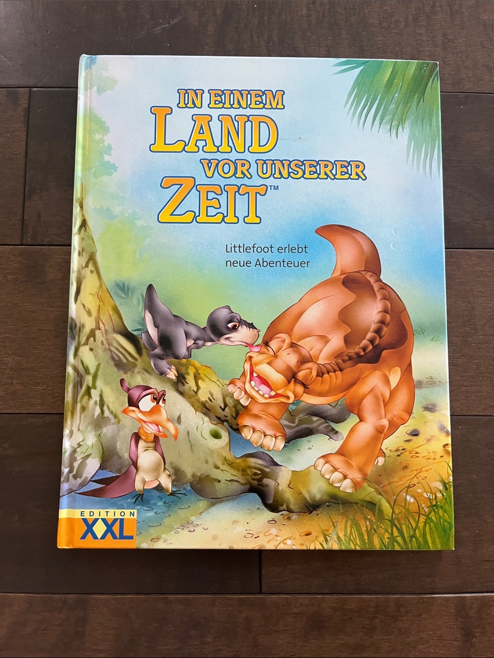 German kids book ‚In Einem Land Vor Unserer Zeit’ Littlefoot Storybook